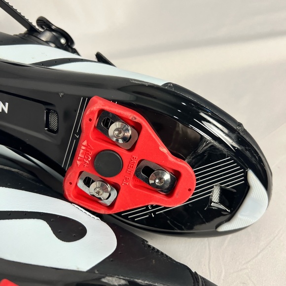 Peloton Black White Cycling Shoes with Red Cleat Accent - Picture 11 of 12
